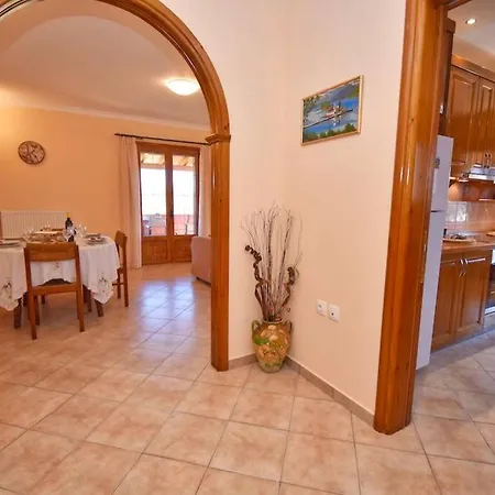 Apartman Big New House Near The Kanáli